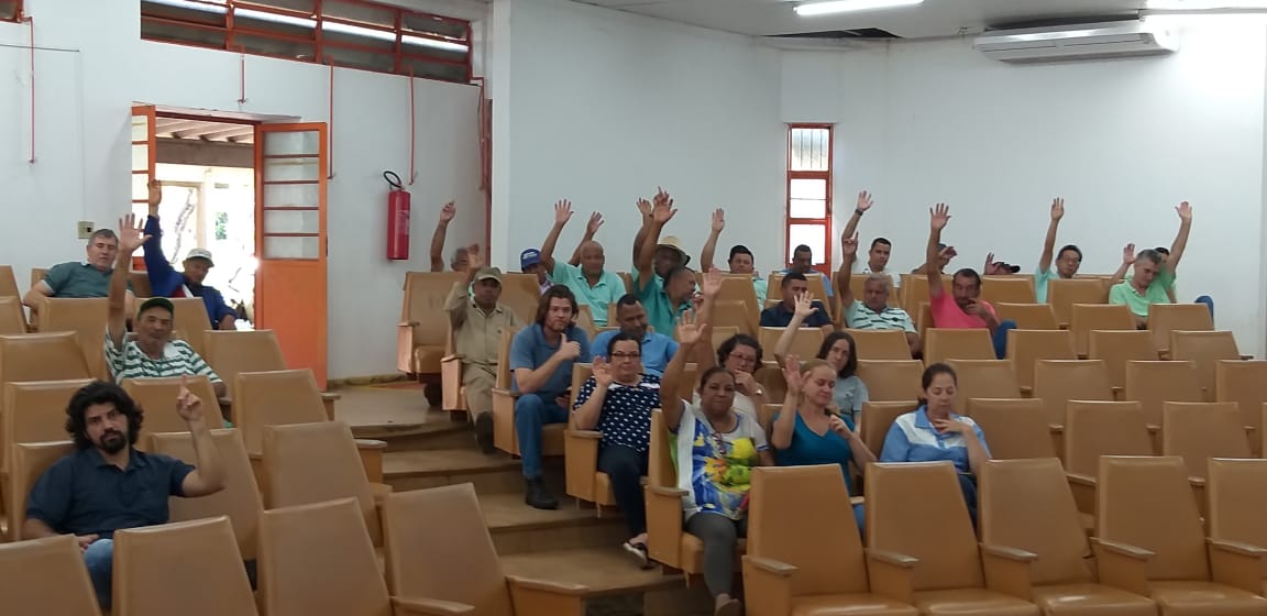 EM ASSEMBLEIAS, SERVIDORES REJEITAM PROPOSTA DA UEL EM REDUZIR 40% O PAGAMENTO DAS RPVs